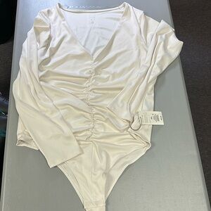 A New Day NWT XXL cream v neck body sui